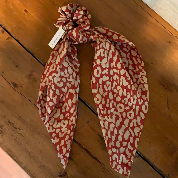 Francesca's Collections Accessories - ❗️3/$23 Francesca’s Silk Scrunchie